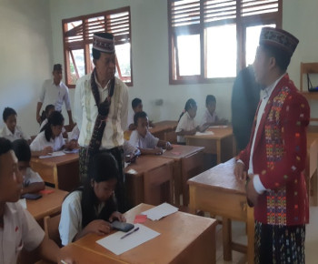 Wabup Heri Ngabut Pantau Pelaksanaan Ujian Kenaikan Kelas Semi Online di SMPN 1 Wae Ri’i