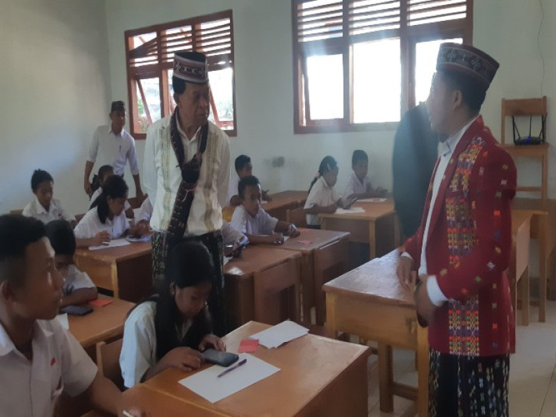 Wabup Heri Ngabut Pantau Pelaksanaan Ujian Kenaikan Kelas Semi Online di SMPN 1 Wae Ri’i