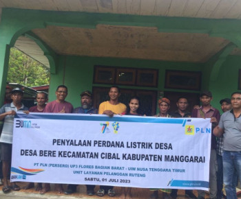 Terang Listrik PLN di Desa Bere Akhiri Penantian Sejak Indonesia Merdeka