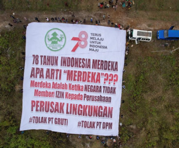 Protes Kehadiran Perusahaan Perusak Lingkungan di Sileu-leu Parsaoran, APUK Bentangkan Spanduk Raksasa