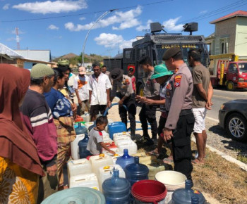 Ironis Kota Super Premium Warga Labuan Bajo Kesulitan Air Minum Bersih, Untung Ada Polisi