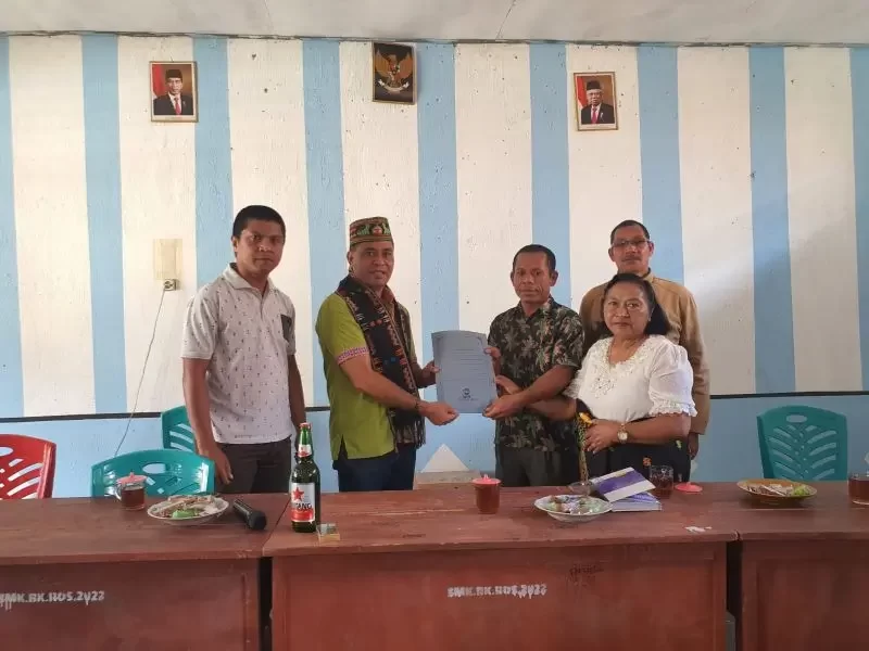 Caleg Gerindra Serahkan PIP Aspirasi Partai Gerinda ke SMK Bina Kusuma dan Sadar Wisata Ruteng