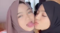 Jilat-Lidah-Adiknya