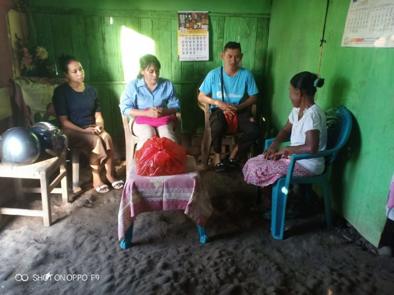 Relawan Peduli Sesama Sambangi Kediaman Ibu Yustiani Winarti di Rana Loba