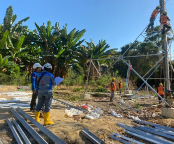 Pemasangan Struktur Baja Tower, SUTT Milik PLN Disiapkan Perkuat Sistem Labuan Bajo