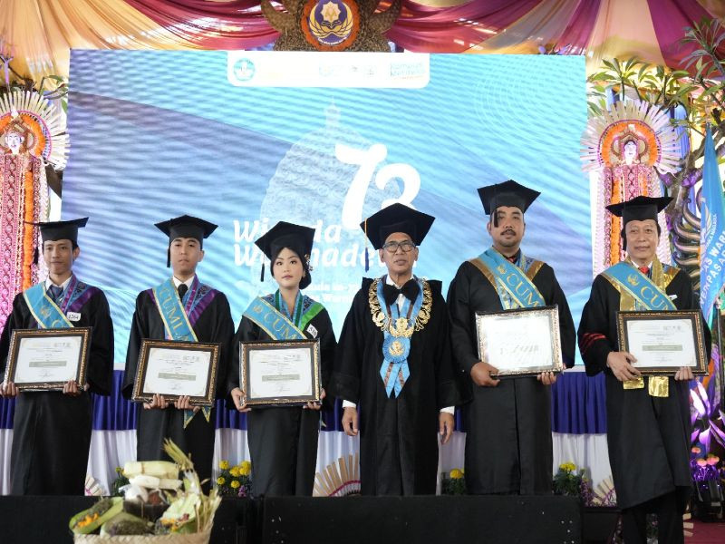 Pertama, Unwar Meluluskan Doktor dan Diploma