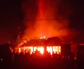Rumah Pelaku Penganiayaan di Lampung Tengah Dibakar Massa
