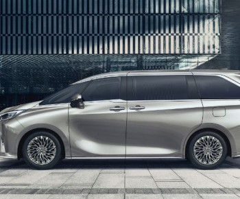 Meluncur Bersamaan di GIIAS 2023, Toyota Klaim Lexus LM dan Alphard Tak Saling Ganggu