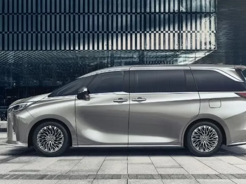 Meluncur Bersamaan di GIIAS 2023, Toyota Klaim Lexus LM dan Alphard Tak Saling Ganggu