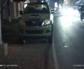 Mobil Dinas Pol PP Nangkring di Atas Trotoar, Contoh Buruk tuk Wujudkan Ruteng Kota Molas