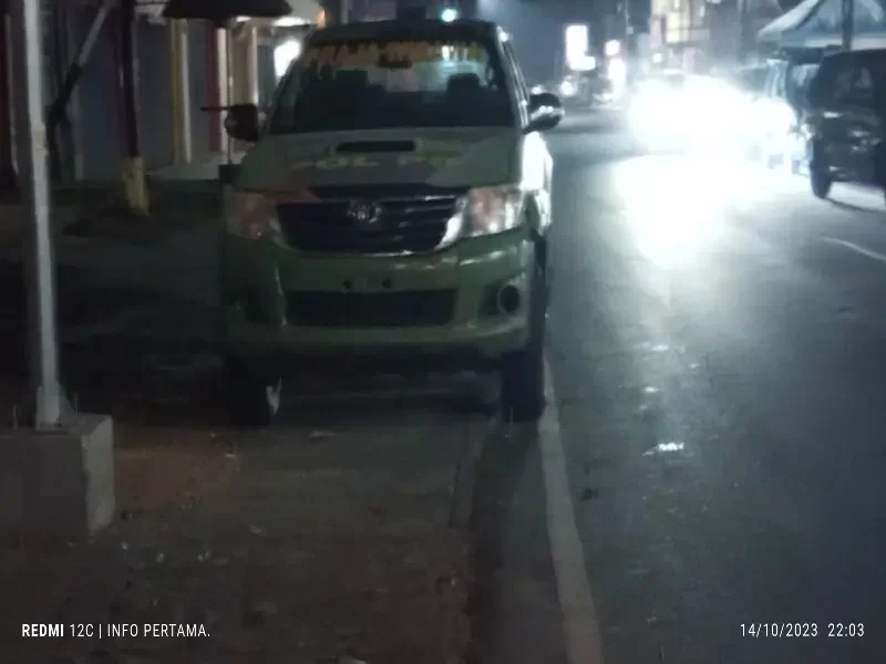 Mobil Dinas Pol PP Nangkring di Atas Trotoar, Contoh Buruk tuk Wujudkan Ruteng Kota Molas