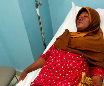 Emak-Emak Digigit Teman Endi Saat Jemur Ikan di Pulau Rinca