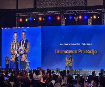 Darmawan Prasodjo Raih Male Executive Of The Year Enlit Asia Power Energy Awards 2023