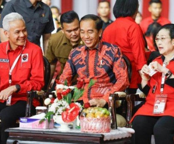 Lebih Enak Buat Golkar, Jika PDIP Pecat Jokowi Saat Jadi Presiden