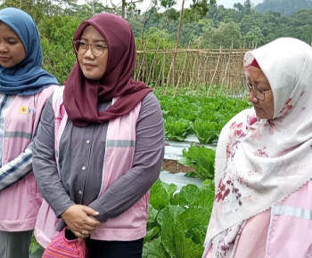 Lewat Program Pemberdayaan Ekonomi dan Penurunan Angka Stunting di NTT Hantar Uky Hapsari Raih Pos Kupang Award