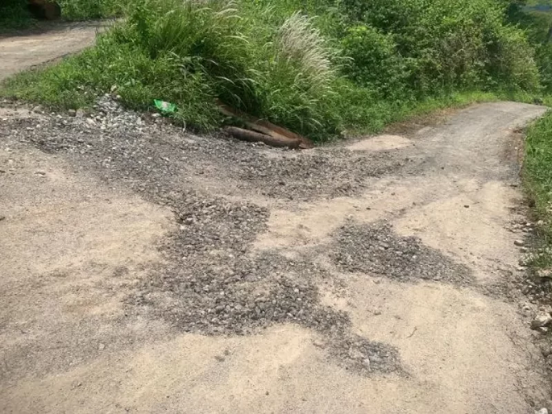 Baru 3 Hari Usai Dikerjakan Lapen di Cibal Barat  Rusak Lagi, PPK Sebut Gegara Oto Terbalik