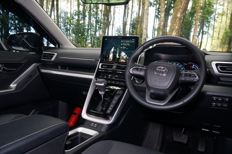 Mobil Innova Zenix Hybrid