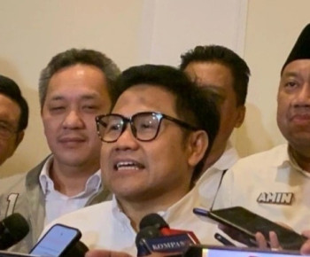 Netizen Soroti Cak Imin Bawa Contekan saat Debat Cawapres, Tagar Cak Imin Gak Jelas Menggema di X