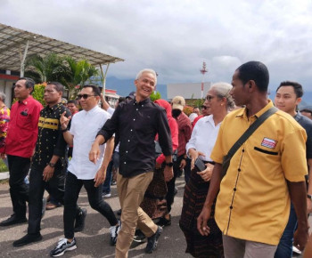 Ganjar Bingung, Ketika Elektabilitas Anjlok di Survei Tapi Sambutan Masyarakat Ramai