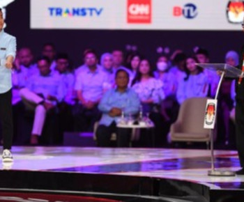 Mahfud Terpaksa Ganti Baju Usai Gibran Tanyakan Soal Carbon Capture and Storage