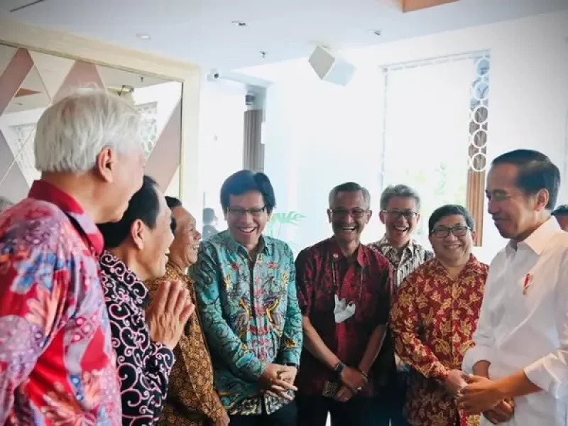 Santuy, Respons Istana soal Baliho Jokowi Dinobatkan Sebagai Alumni UGM Paling Memalukan