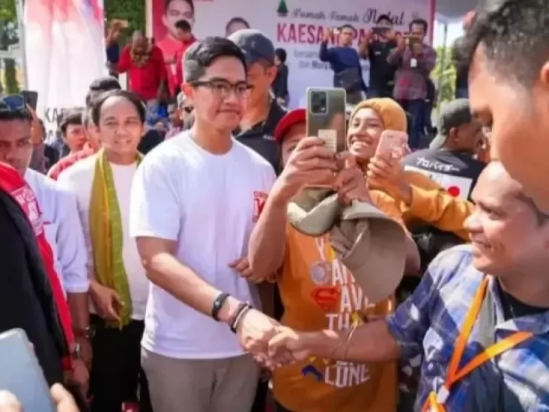 Dua Putra Jokowi Kunjungi Flores, Kaesang Masuk Maumere – Gibran Start dari Labuan Bajo