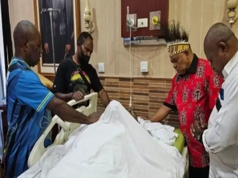 Sempat Jatuh di Kamar Mandi, Lukas Enembe Meninggal dalam Keadaan Berdiri
