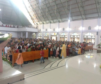 Ribuan Umat Paroki Ekaristi Kudus Ka Redong hadir pada Perayaan Misa Natal