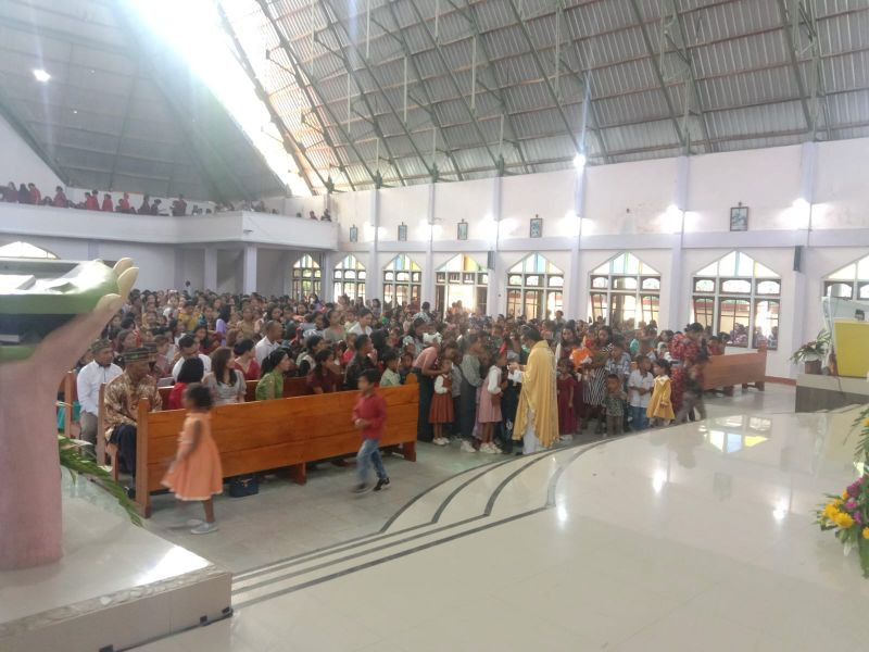 Ribuan Umat Paroki Ekaristi Kudus Ka Redong hadir pada Perayaan Misa Natal