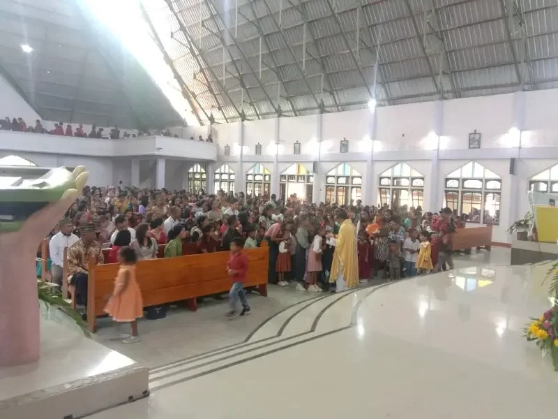 Ribuan Umat Paroki Ekaristi Kudus Ka Redong hadir pada Perayaan Misa Natal