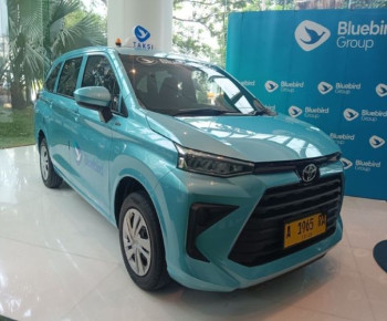 Perbedaan Toyota Transmover Bluebird dengan Avanza