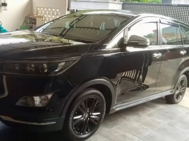Toyota Innova Venturer Mesin Diesel Tahun 2017 Bekas Dijual Murah, Tampilan Sangat Mulus