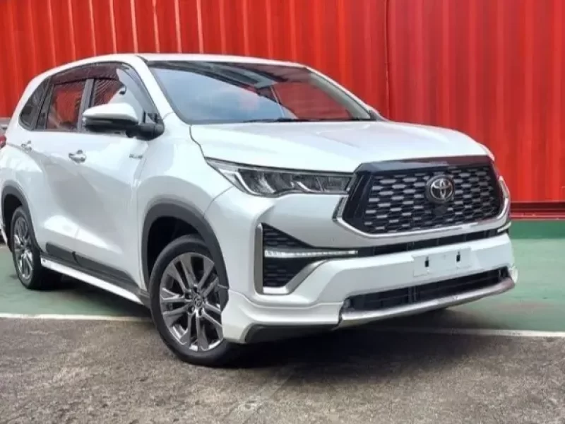 Mobil Innova Zenix Hybrid
