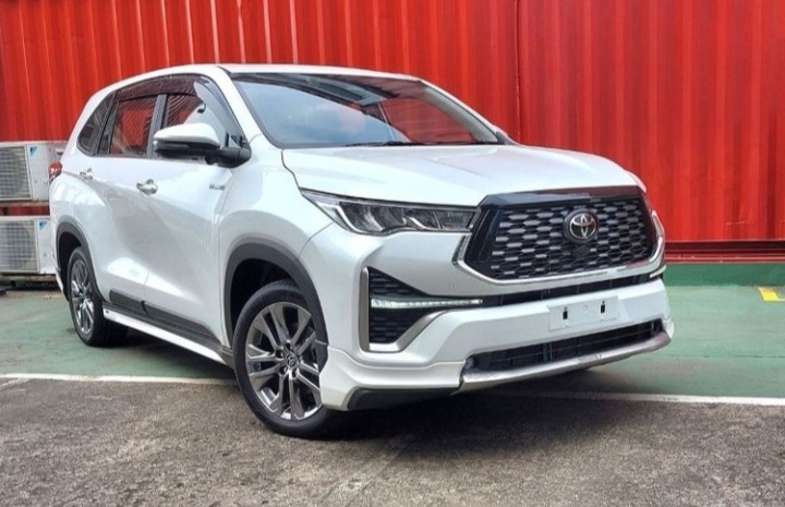Mobil Innova Zenix Hybrid