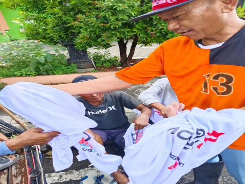 Gemilangnya Canvassing Kabeh Sedulur Indonesia Bagikan Kaos Gemoy Prabowo-Gibran di Jogja