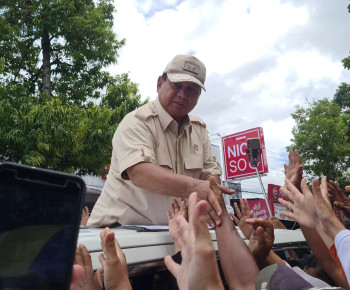 Di Blora, Lautan Manusia Menggelora Sambut Kedatangan Prabowo