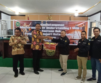 PN Ruteng Teken MoU Posbakum dengan LBH Manggarai Raya