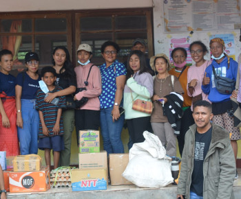 SDK Nangalimang Serahkan Bantuan kepada Korban Erupsi Gunung Lewotobi