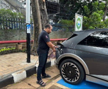 PLN Sulap Tiang Listrik Jadi SPKLU