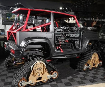 Kece Modifikasi Suzuki Jimny, Pakai Ban Crawler Seperti Traktor