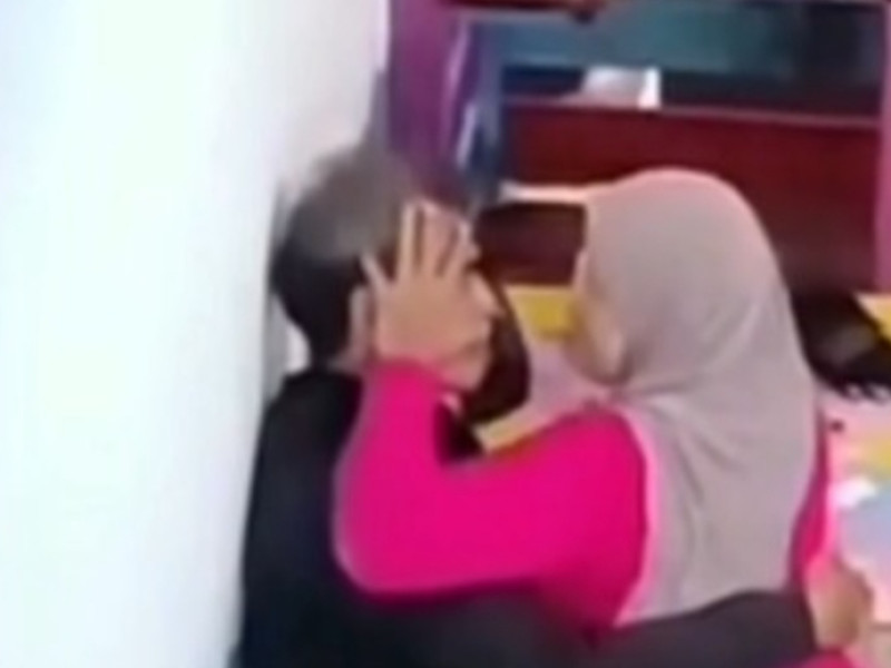 Lansia Genit, Bikin Adegan Bokeh di Tempat Nongkrong, Jangan Dilihat!