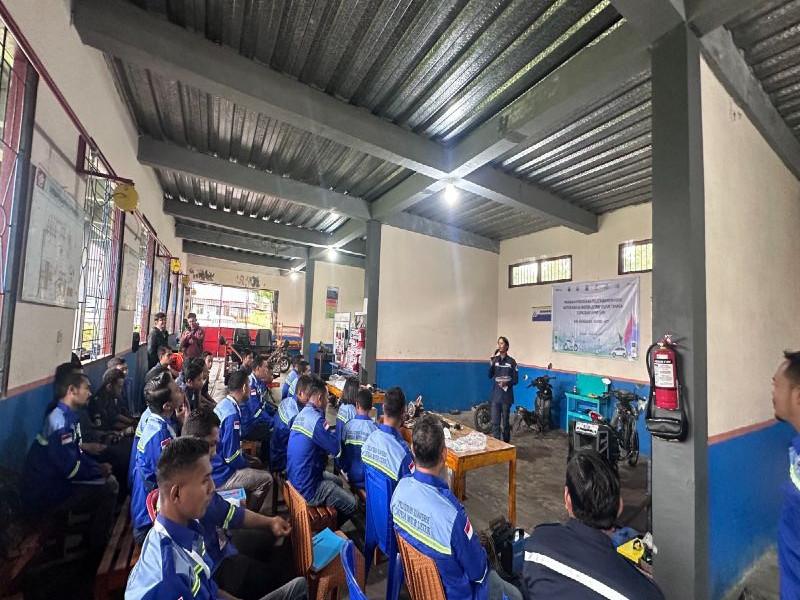 PLN UIP Nusra Gandeng Siswa SMK di Manggarai Gelar Pelatihan Konversi Molis di SMK Santo Aloisius