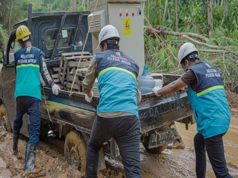 Sepanjang 2023, Pemerintah Melalui PMN Terangi 76.900 Desa Kelurahan di Seluruh Indonesia dengan Listrik PLN