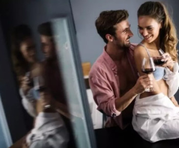 Gairah Makin Melejit, Ini 5 Manfaat Mirror Sex yang Mudah Bikin Orgasme