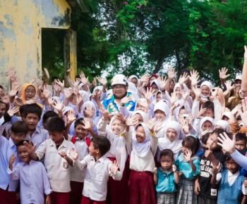 PLN Berhasil Sambungkan Listrik dari Sumbawa ke Bajo Pulau, Warga Kini Nikmati Listrik 24 Jam