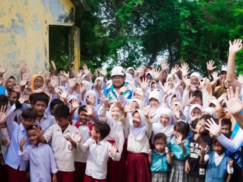 PLN Berhasil Sambungkan Listrik dari Sumbawa ke Bajo Pulau, Warga Kini Nikmati Listrik 24 Jam