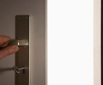 Ketukan Pintu Bikin Istri Panik, Ternyata Suami Pulang Cepat, Kaget saat Suami Bongkar Lemari