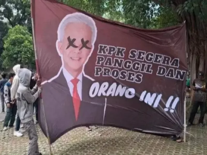 Datangi KPK, Massa Simak Desak Ganjar Pranowo dan Dirut Bank Jateng Segera Diperiksa