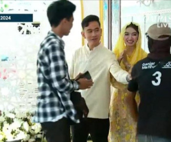 Ketika Pendukung 03 Ikut Antre Open House & Diberi Amplop Oleh Gibran, Selvi Tak Kuasa Tahan Tawa