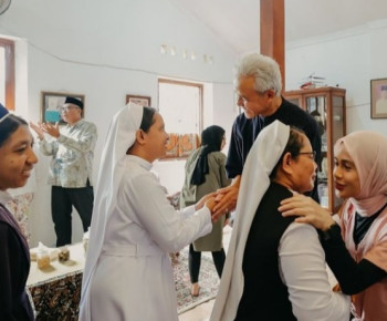 Biarawan Katolik Turut Hadiri Open House Ganjar Pranowo di Kutoarjo